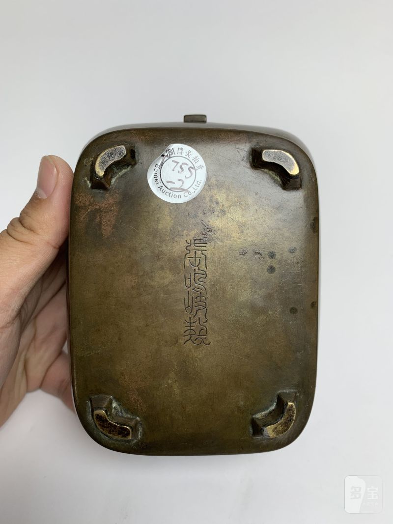 明 “张鸣岐制”款铜镂空锦纹手炉 - 图10